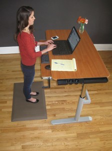 woman-anti-fatigue-mat-desk